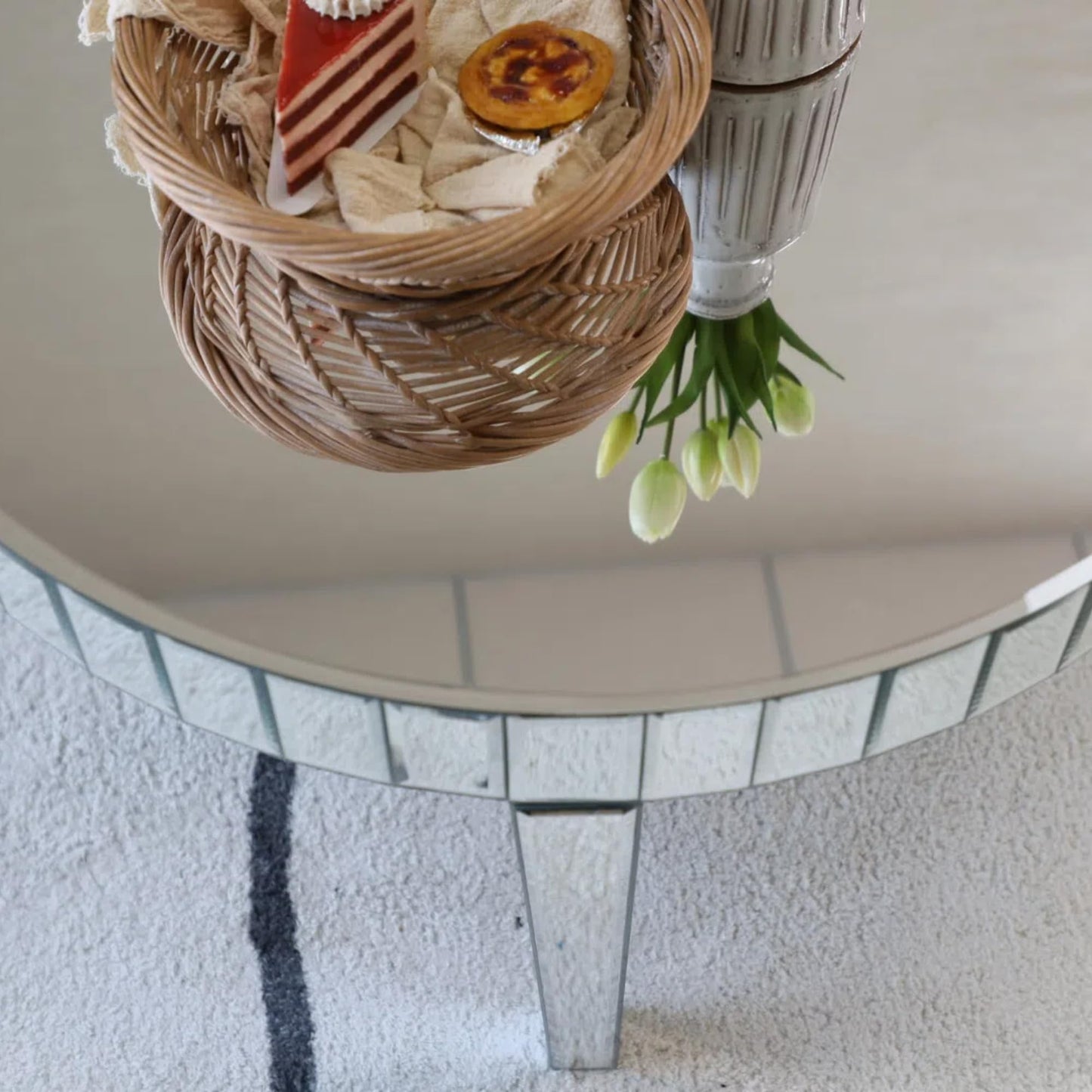 Olodumare 31.5" Round Mirrored Coffee Table, Silver Modern Center Table with Starburst Mosaic Design, Luxury Glass Accent Tea Table for Living Room, Bedroom or Office Decor