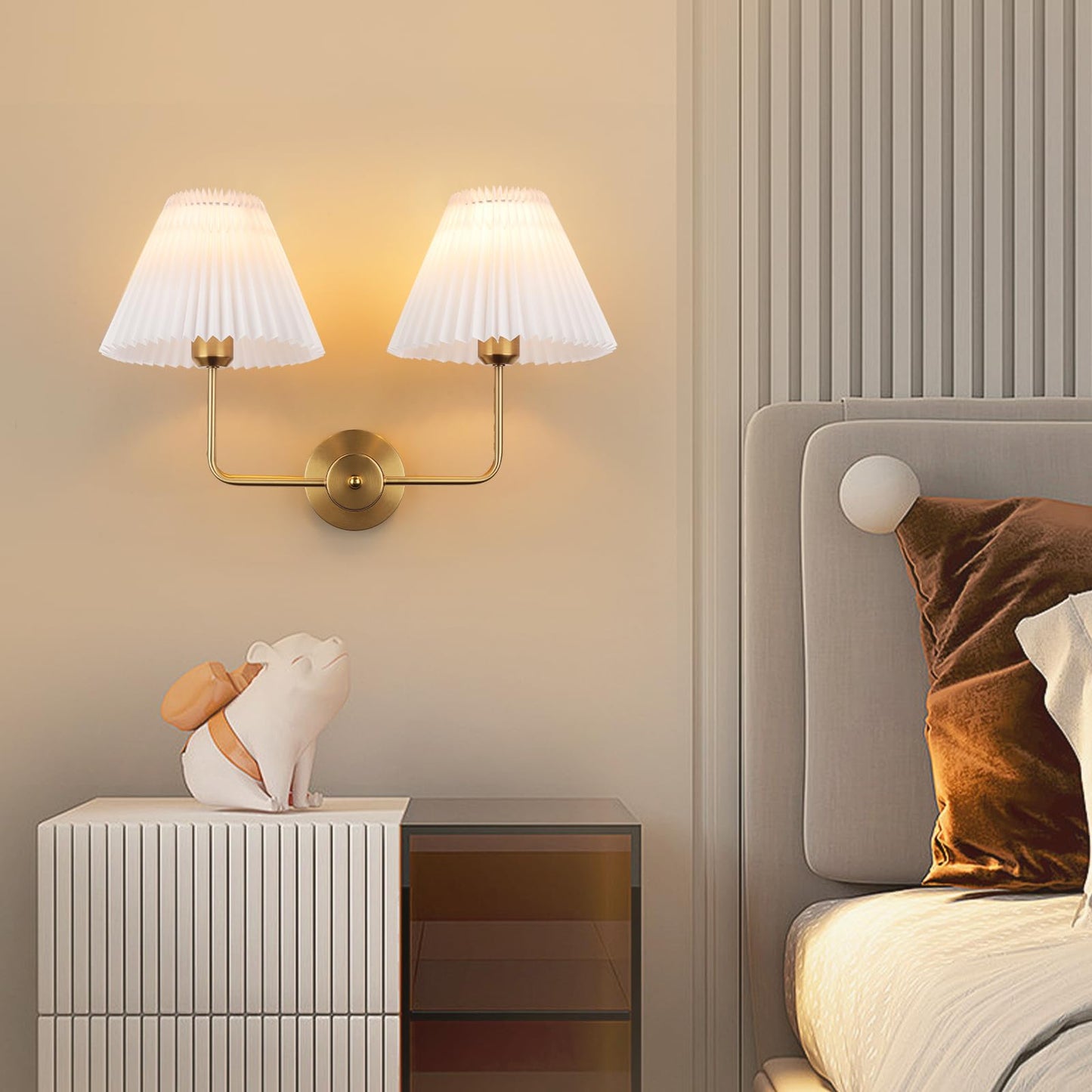 Rnzziw Double Light Battery Operated Wireless Wall Sconces with White Pleated Fabric lampshade, 2-Light Antique Brass Sconce for Bathroom Vanity Hallway Stairway Living Room (Gold)