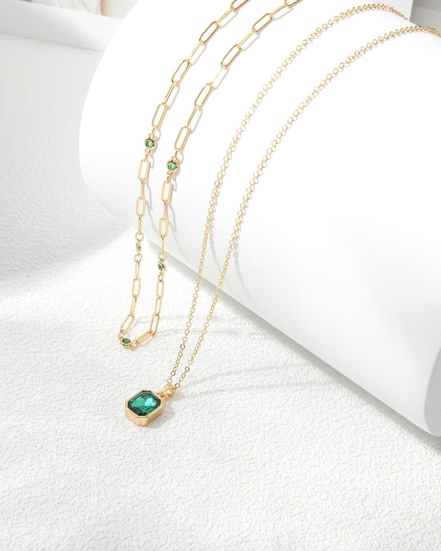 Lourny Gold Layered Crystal Necklace for Women, 18K Gold Plated Choker Emerald Green Dainty Chain Trendy Statement Necklace Jewelry for Women Gifts (Green-1)