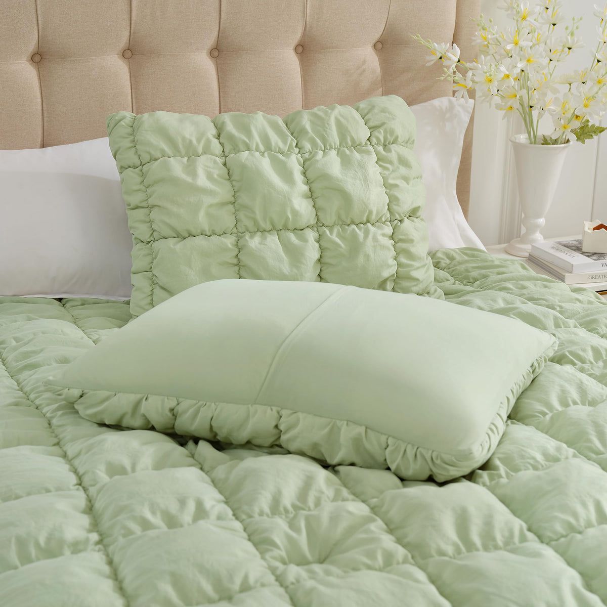 Amélie Home Sage Green Comforter Set Queen, Bubble Lightweight Bed Set Queen Size for All Seasons, 3 Pieces, Bedding Set with Comforters and Pillow Cases