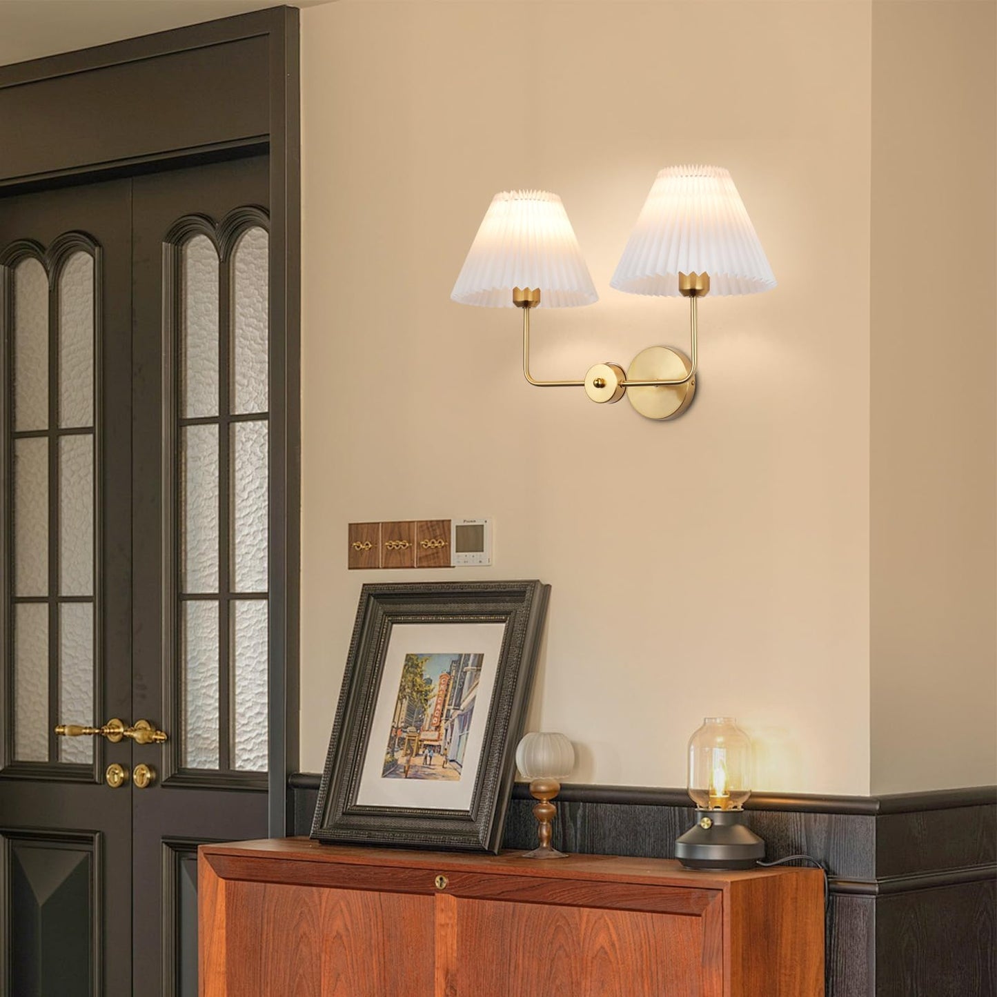 Rnzziw Double Light Battery Operated Wireless Wall Sconces with White Pleated Fabric lampshade, 2-Light Antique Brass Sconce for Bathroom Vanity Hallway Stairway Living Room (Gold)