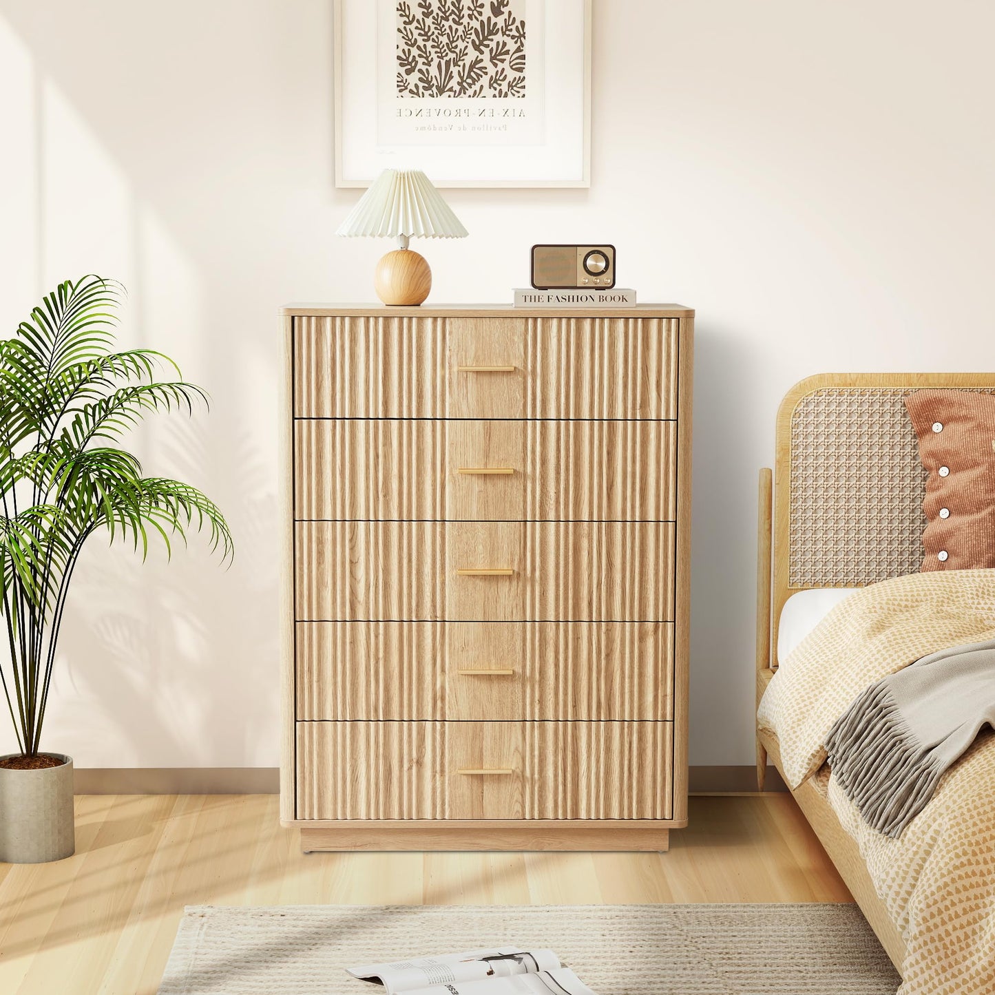 Fluted 5 Drawers Dresser for Bedroom, Wooden Tall Storage Dresser, Modern Chest of Drawers with Metal Handle, Curved Profile Wood Closet Clothes Storage Organizer for Living Room, Hallway, Natural